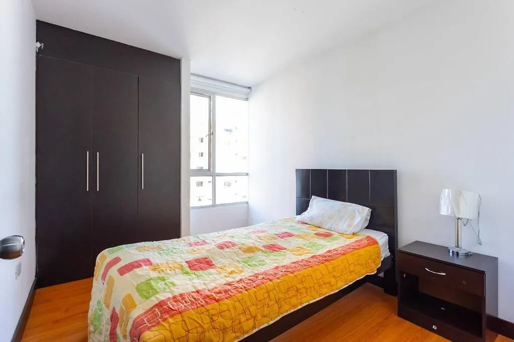 Departamento 3 Dormitorios, 2 Banos, Piscina, Gym, Junto Al Hotel Sheraton, Wiffi, Parking Quito Ecuador